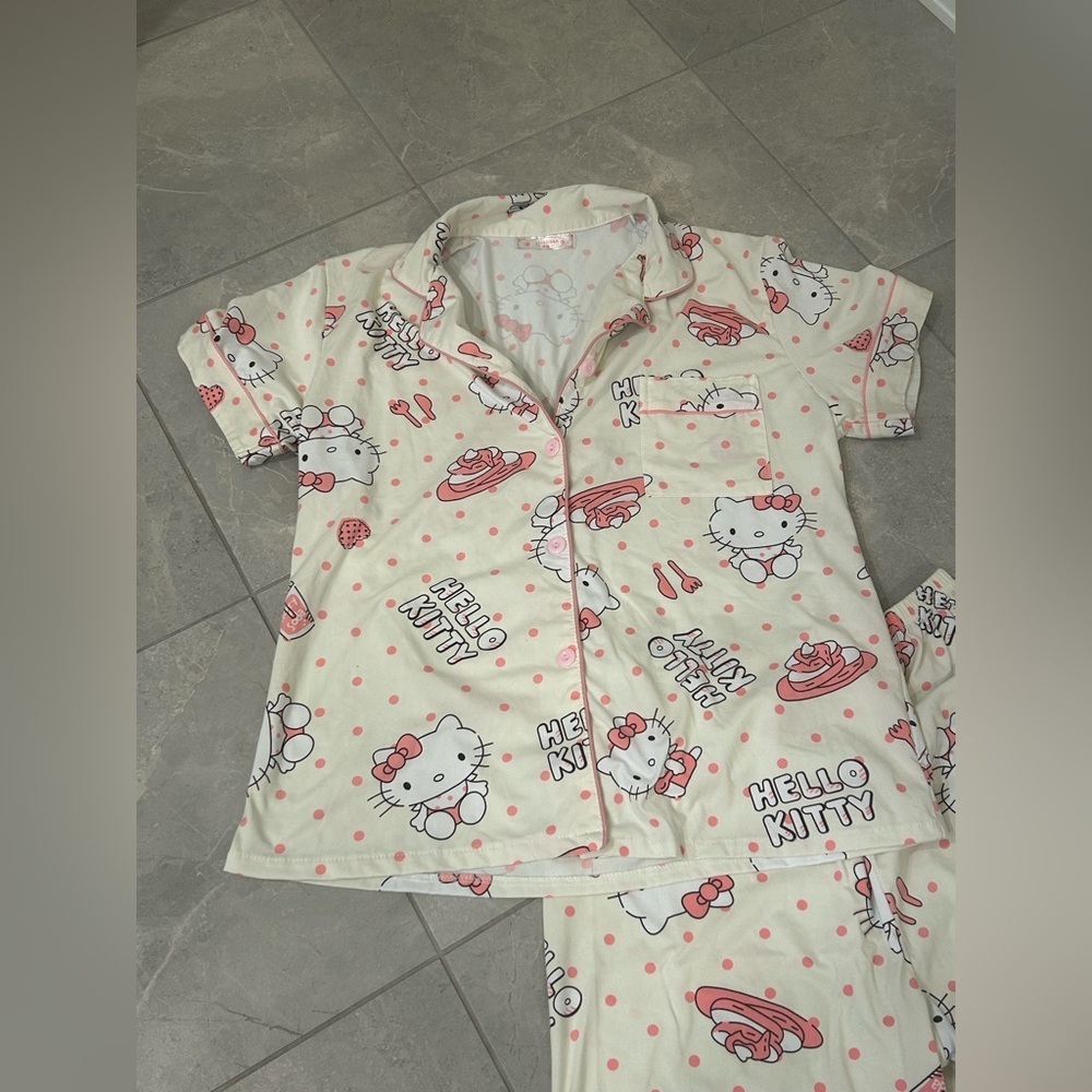 EUC Hello Kitty Pajama Set - Picture 2 of 7
